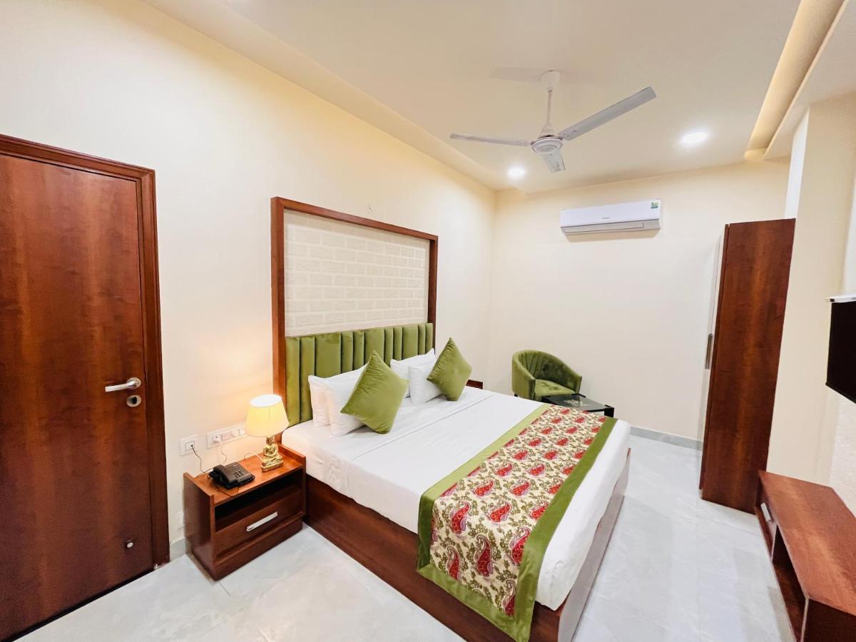 Hotel The Orchid Tree Amritsar - Walking From Golden Temple ภายนอก รูปภาพ