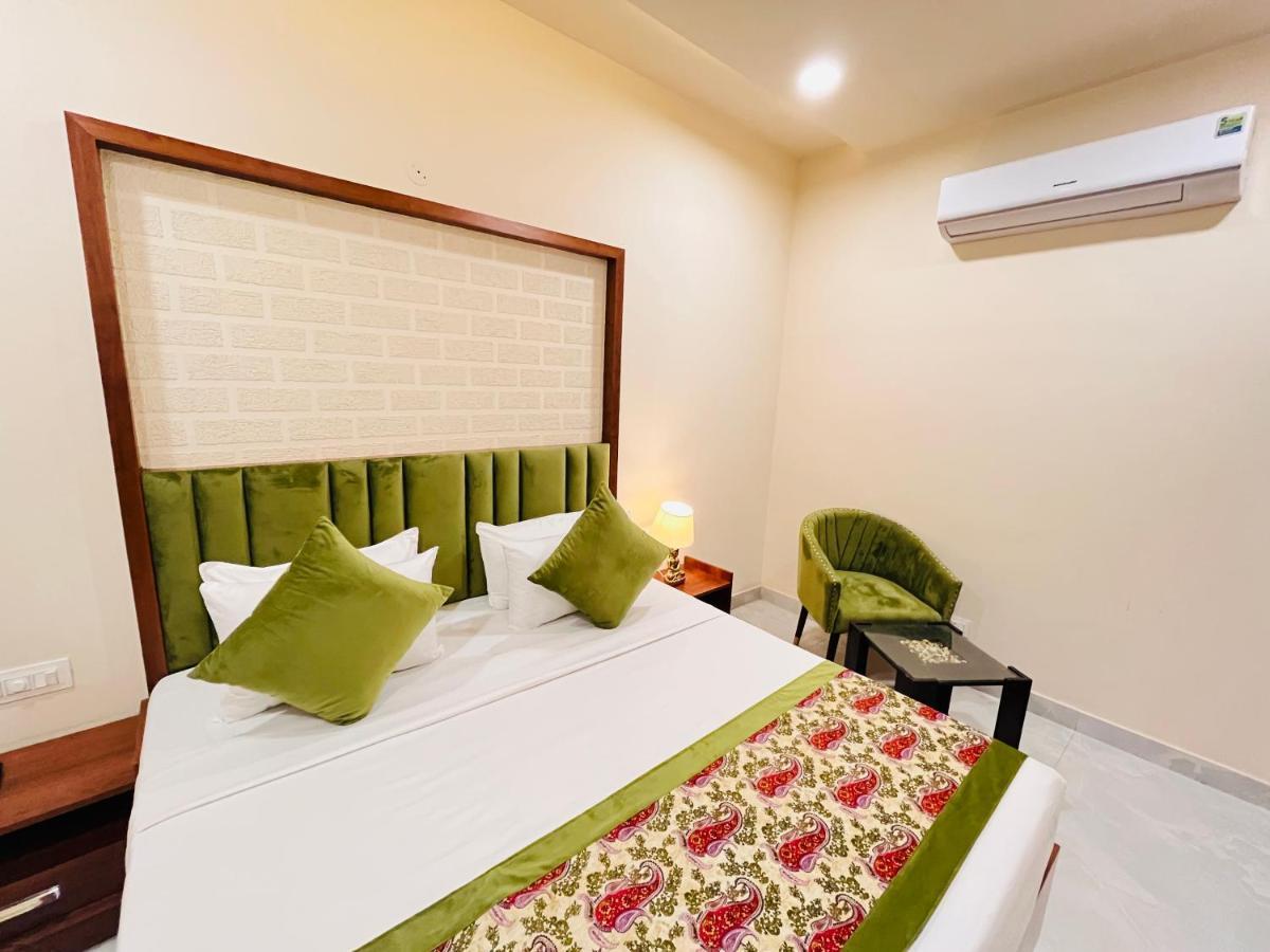 Hotel The Orchid Tree Amritsar - Walking From Golden Temple ภายนอก รูปภาพ