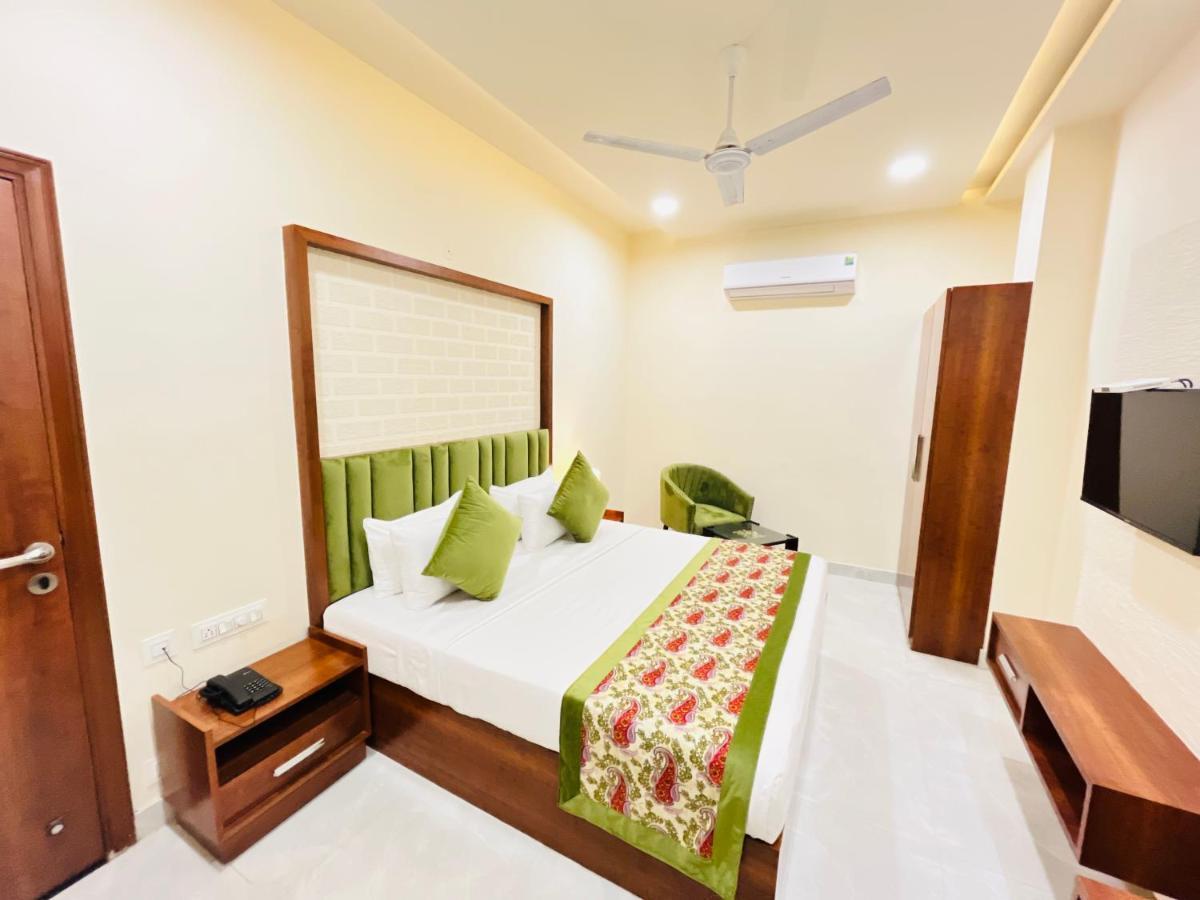 Hotel The Orchid Tree Amritsar - Walking From Golden Temple ภายนอก รูปภาพ